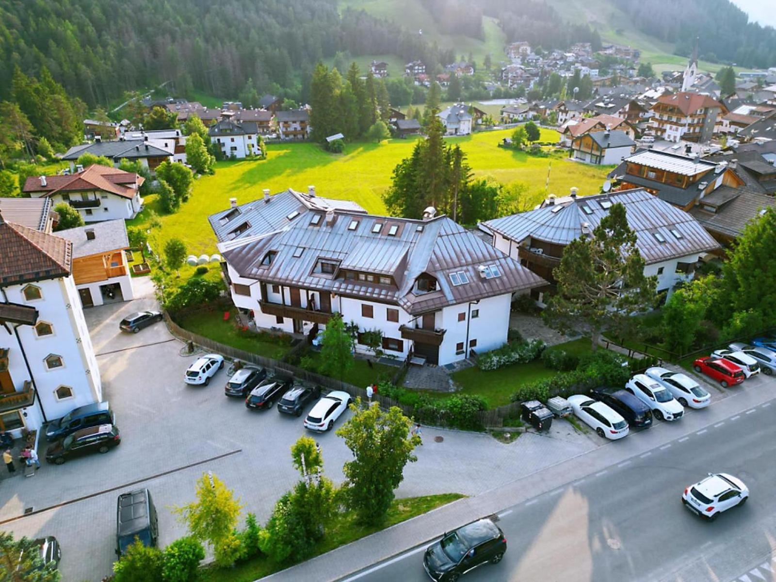 Les Corcelles Lägenhet St. Vigil Exteriör bild